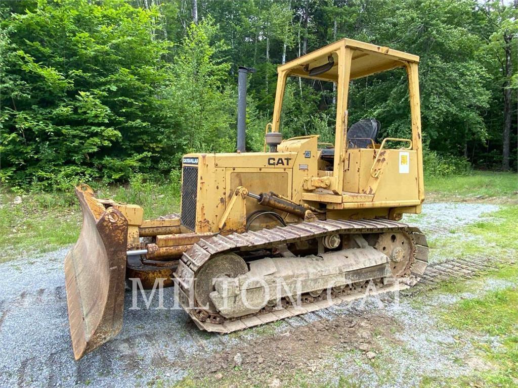 CAT D3B Buldozer sobre oruga