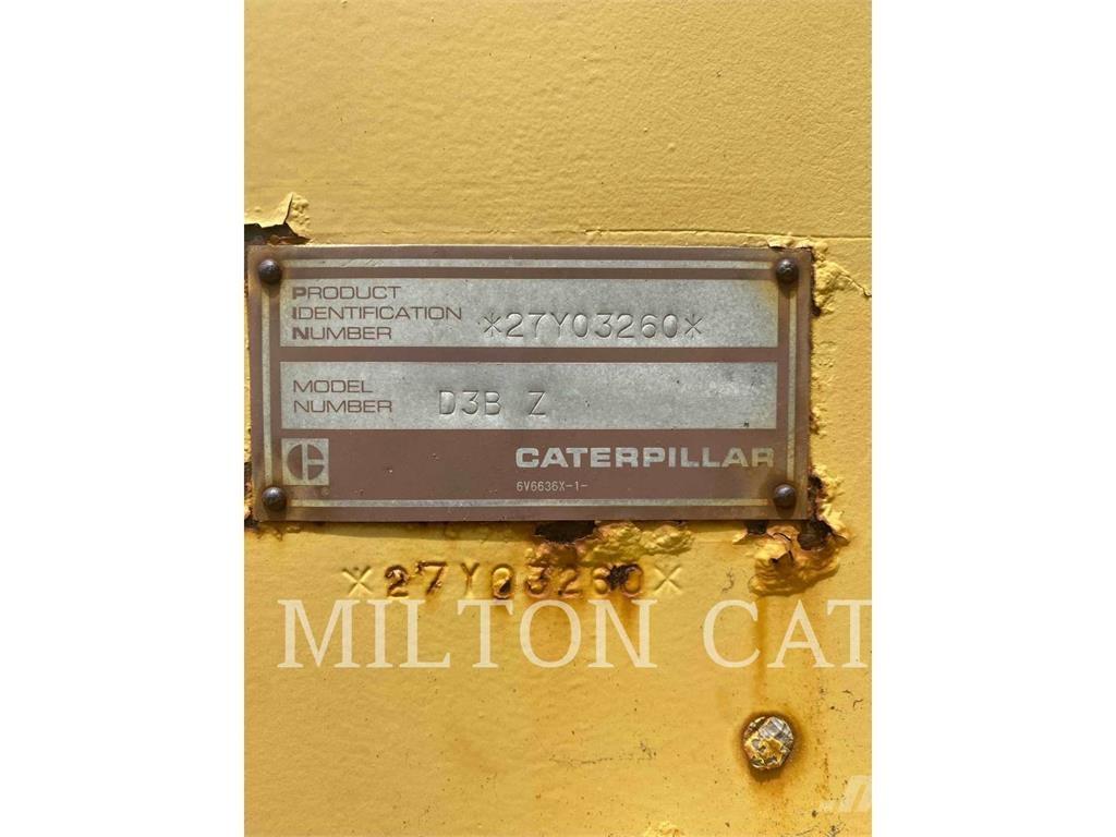 CAT D3B Buldozer sobre oruga