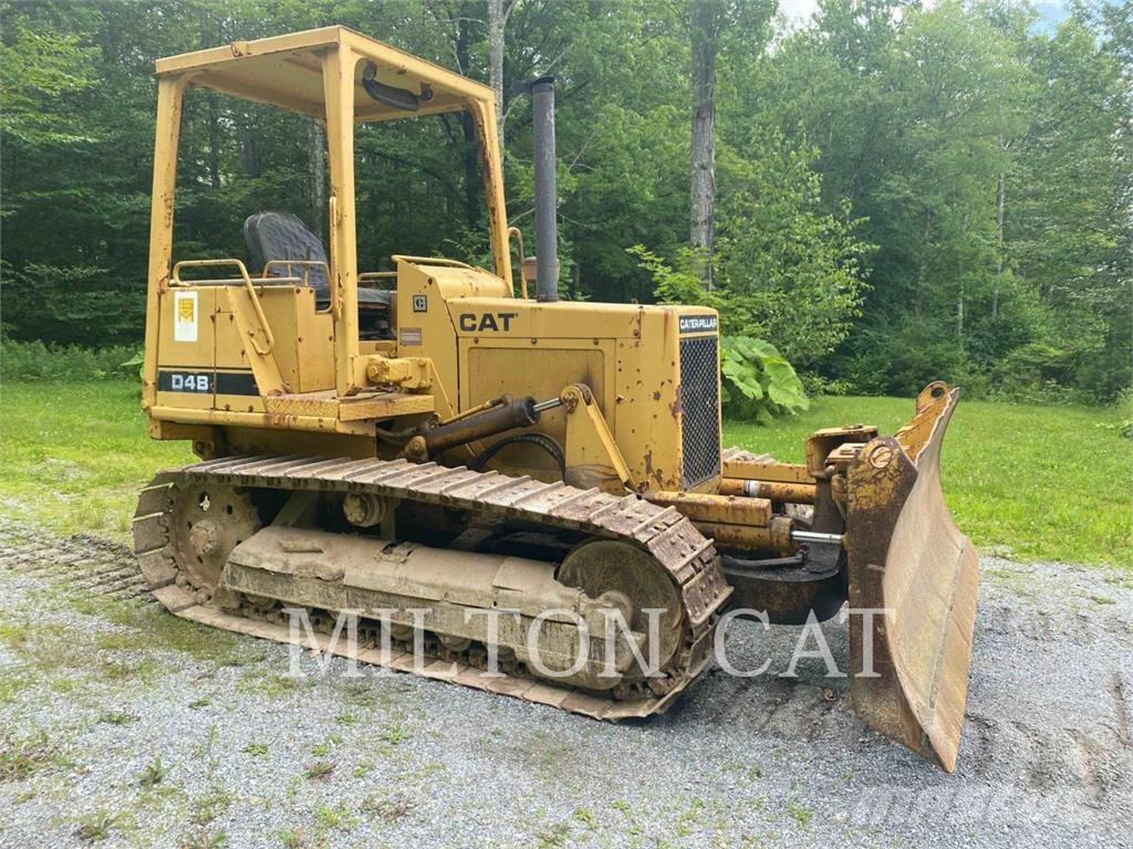 CAT D3B Buldozer sobre oruga
