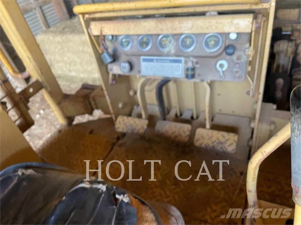 CAT D3B Buldozer sobre oruga