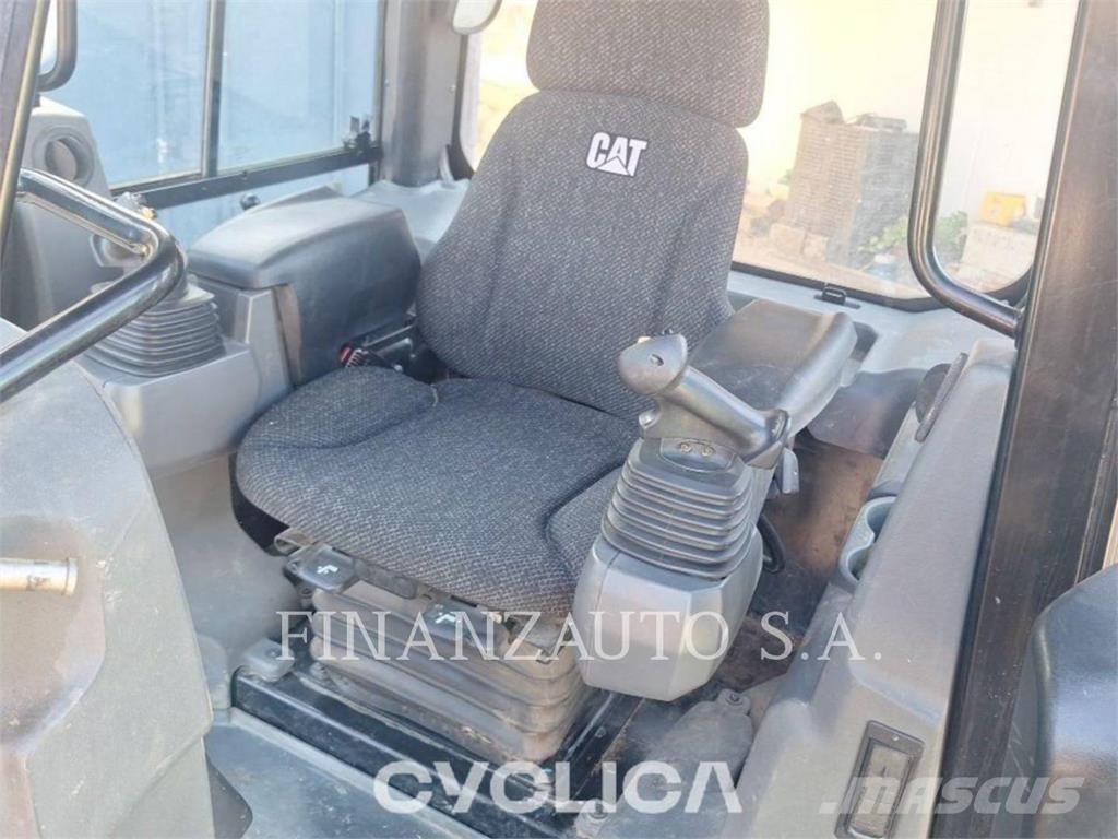 CAT D4K2 Buldozer sobre oruga
