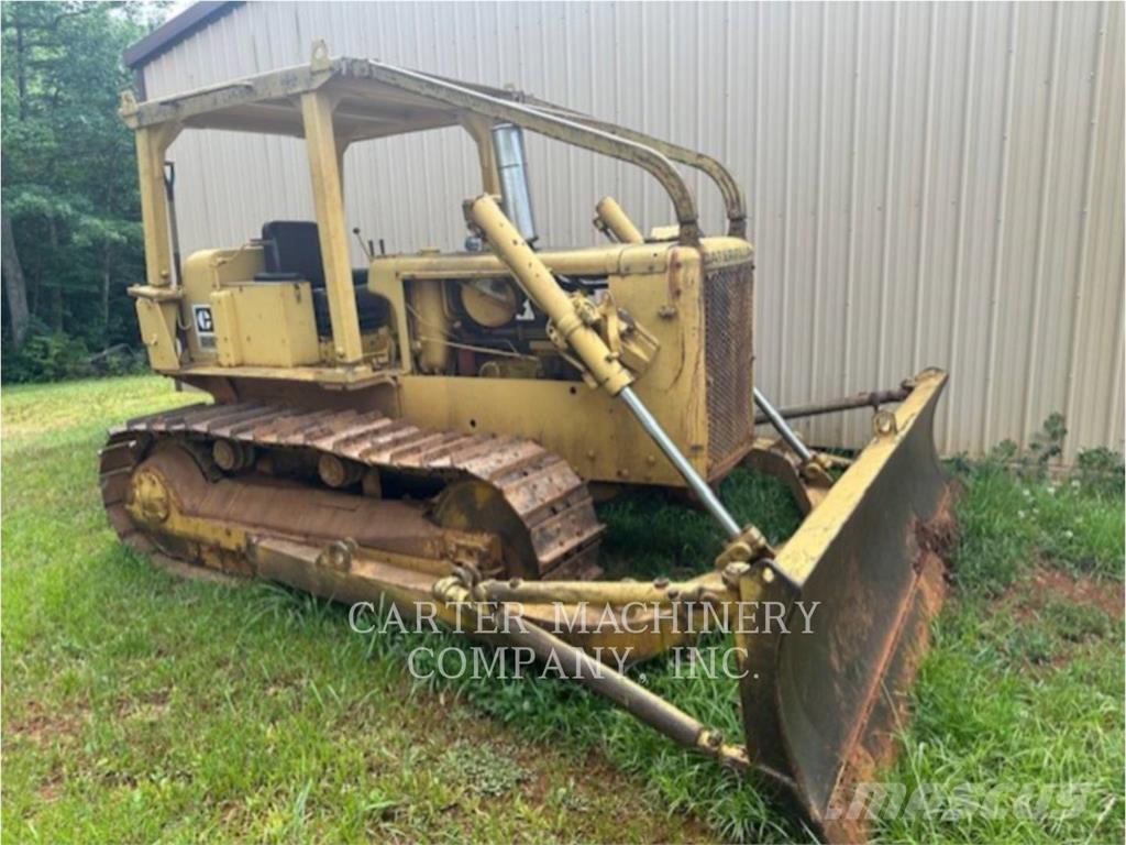CAT D5 Buldozer sobre oruga