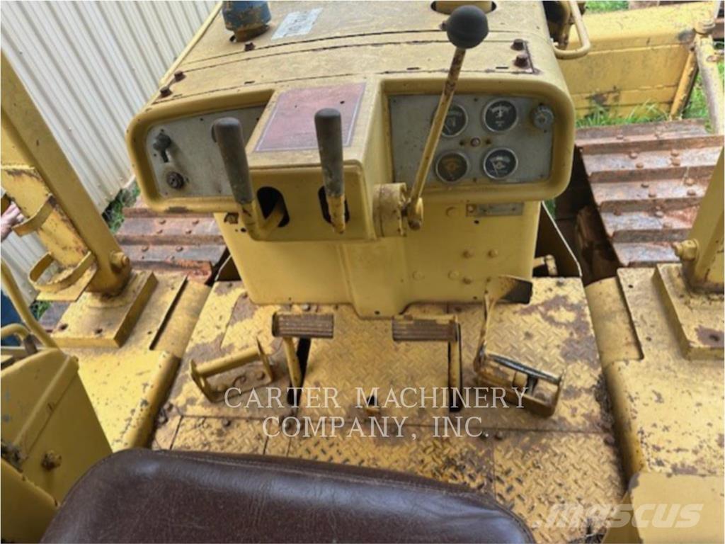 CAT D5 Buldozer sobre oruga