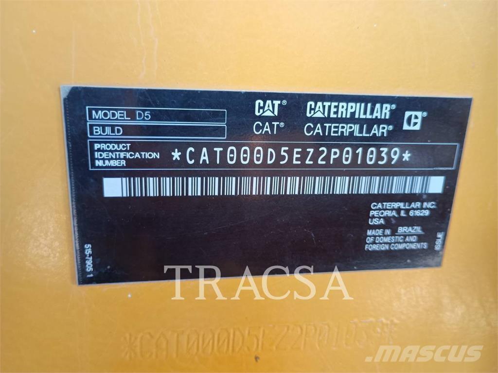 CAT D5 Buldozer sobre oruga