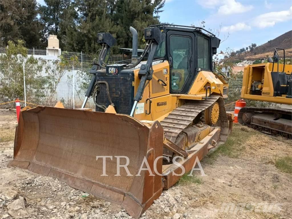CAT D5 Buldozer sobre oruga