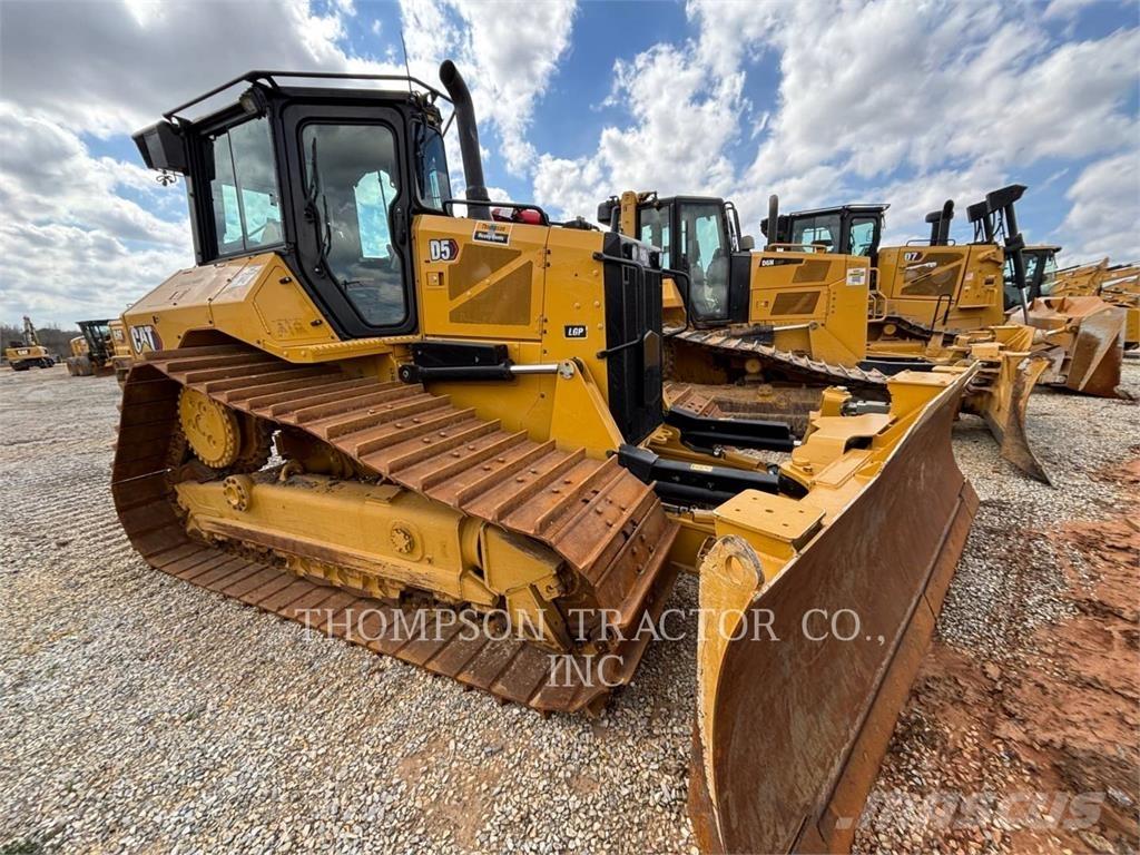 CAT D5 Buldozer sobre oruga