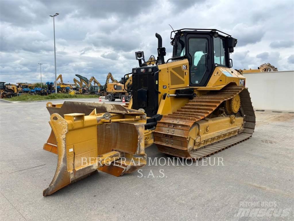 CAT D5 Buldozer sobre oruga