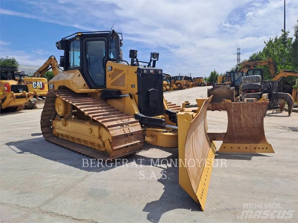 CAT D5 Buldozer sobre oruga