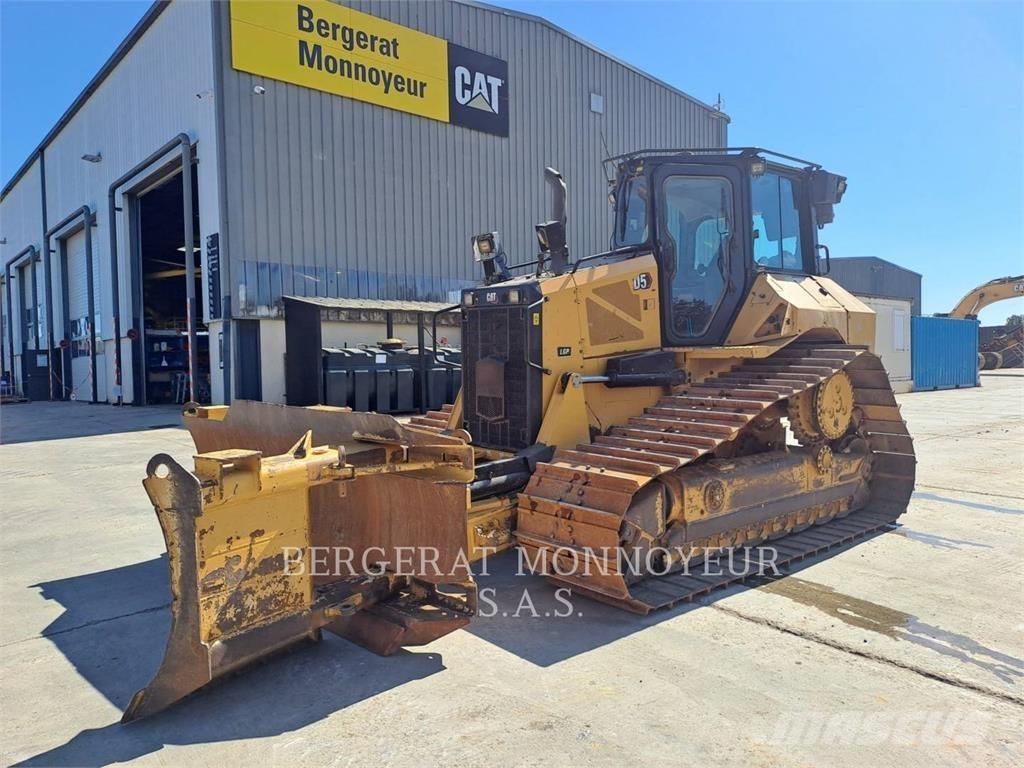 CAT D5 Buldozer sobre oruga