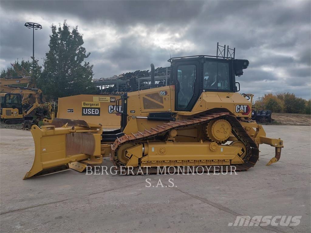 CAT D5 Buldozer sobre oruga