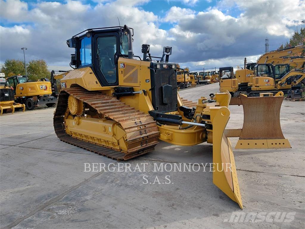 CAT D5 Buldozer sobre oruga