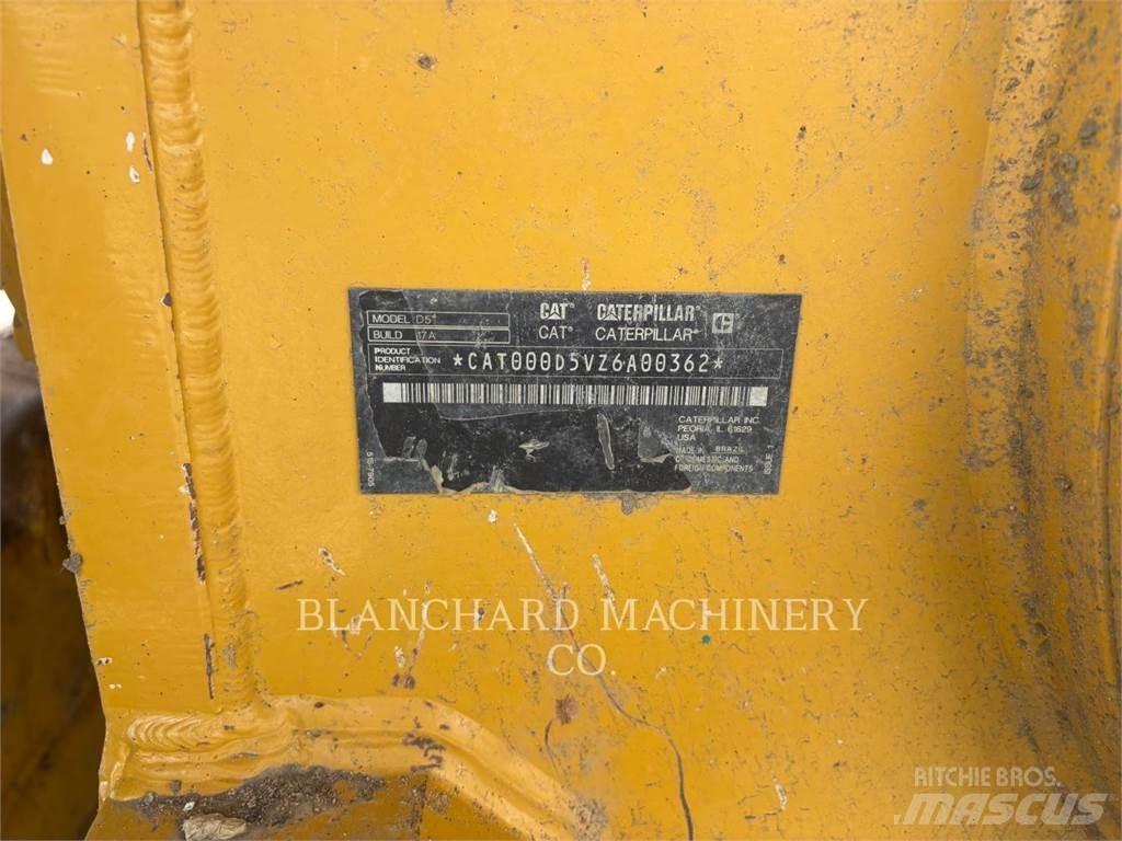 CAT D5 LGP Buldozer sobre oruga