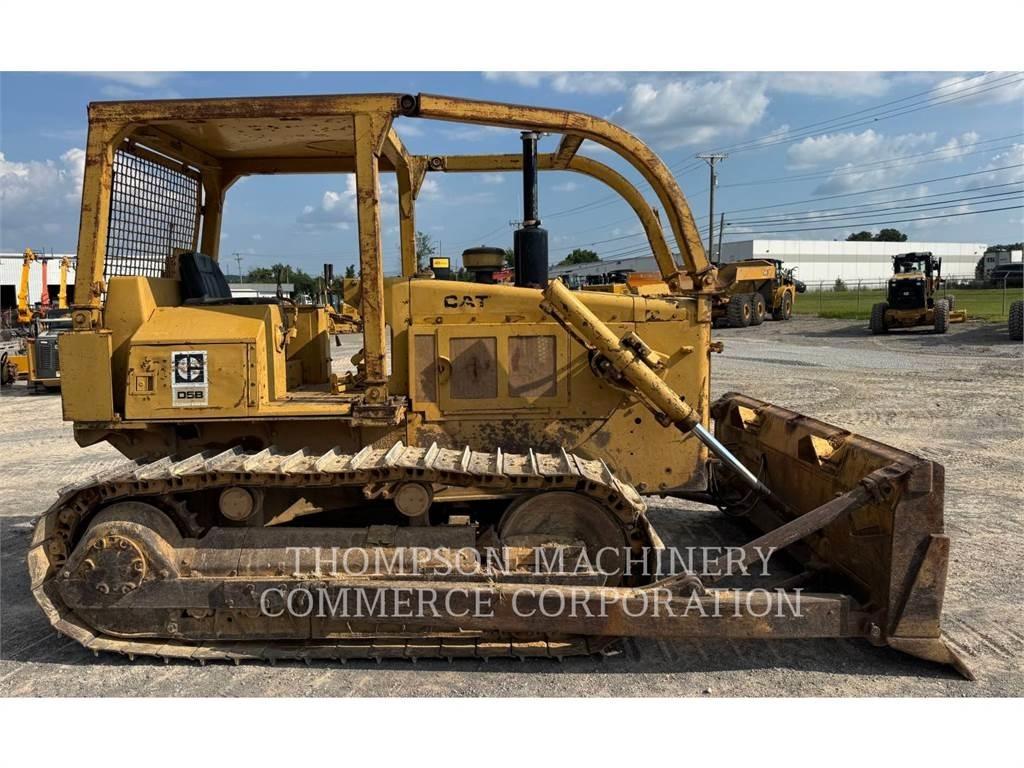 CAT D5B Buldozer sobre oruga