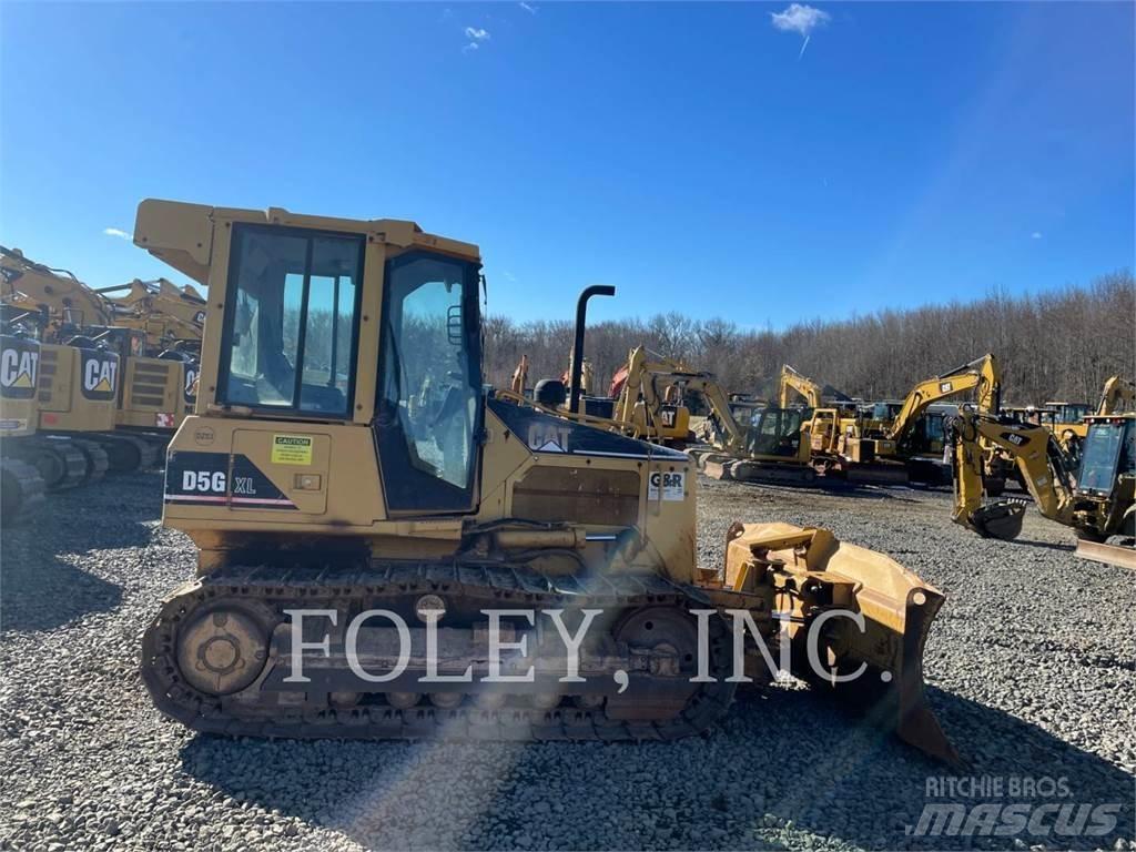 CAT D5G Buldozer sobre oruga