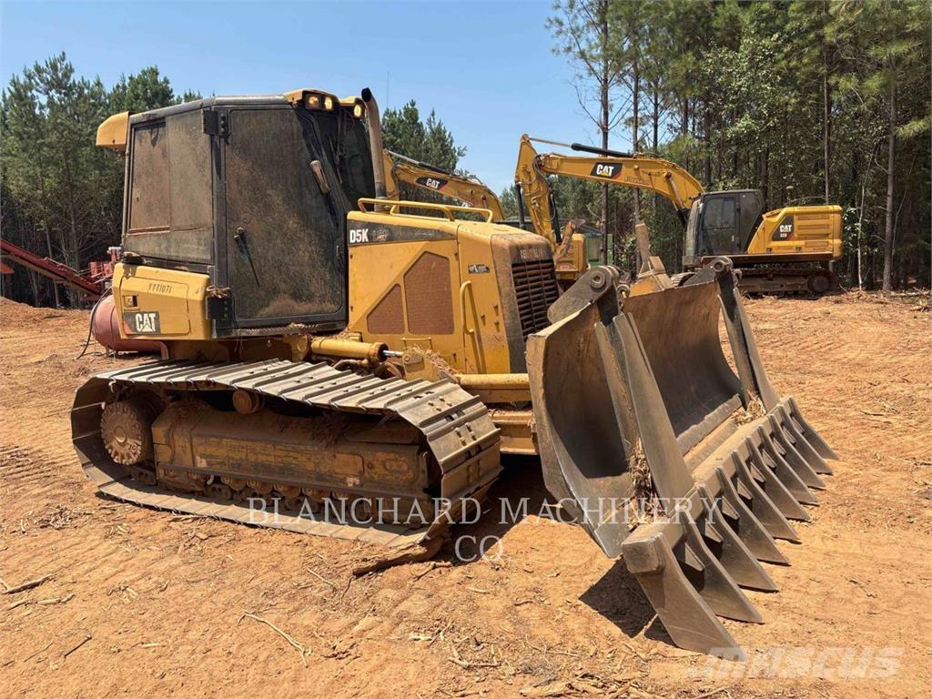 CAT D5K LGP Buldozer sobre oruga