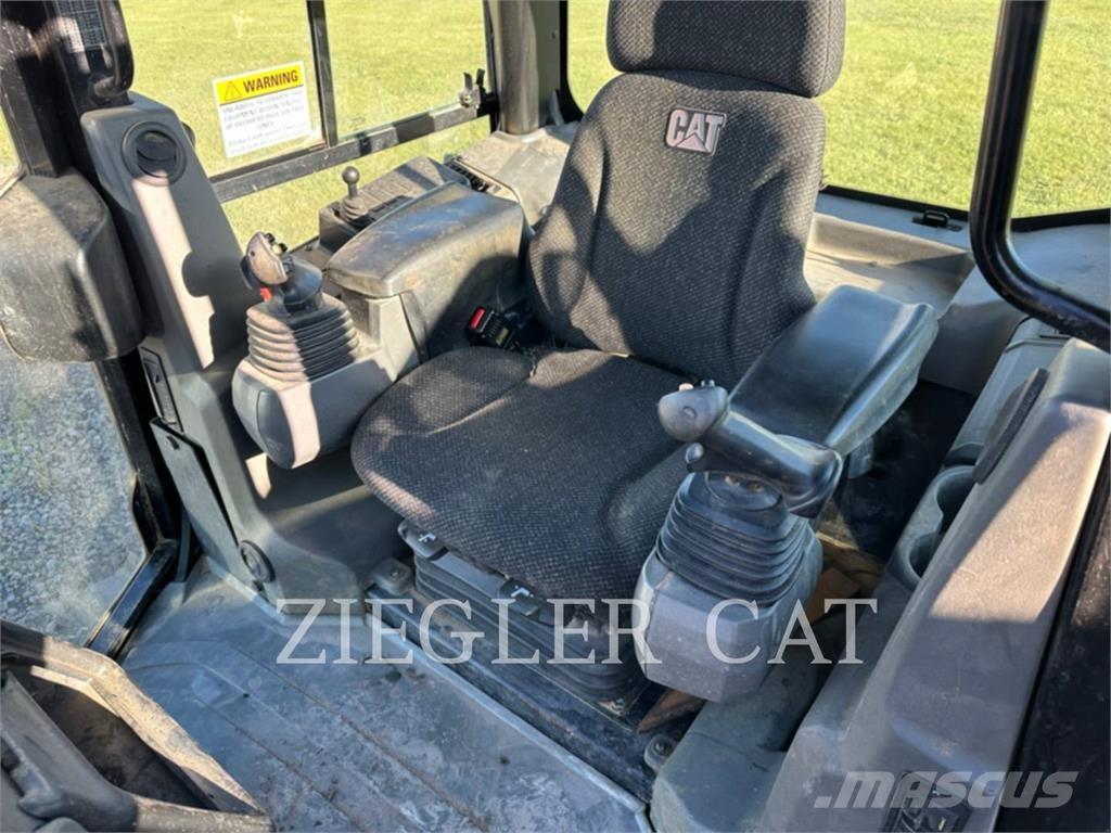 CAT D5K2 Buldozer sobre oruga