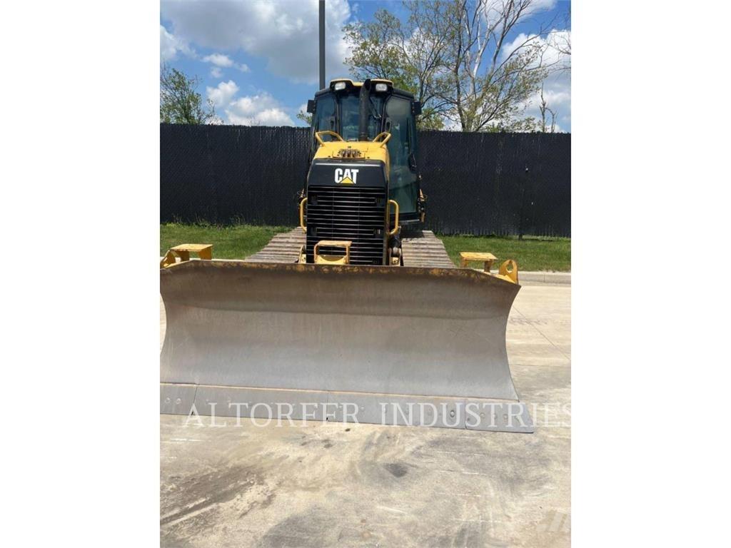 CAT D5K2 XL Buldozer sobre oruga
