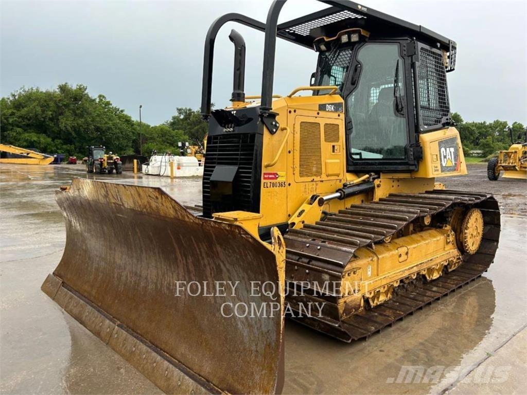 CAT D6K2LGPA Buldozer sobre oruga