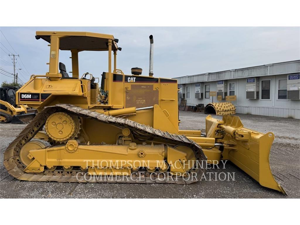 CAT D6M LGP Buldozer sobre oruga