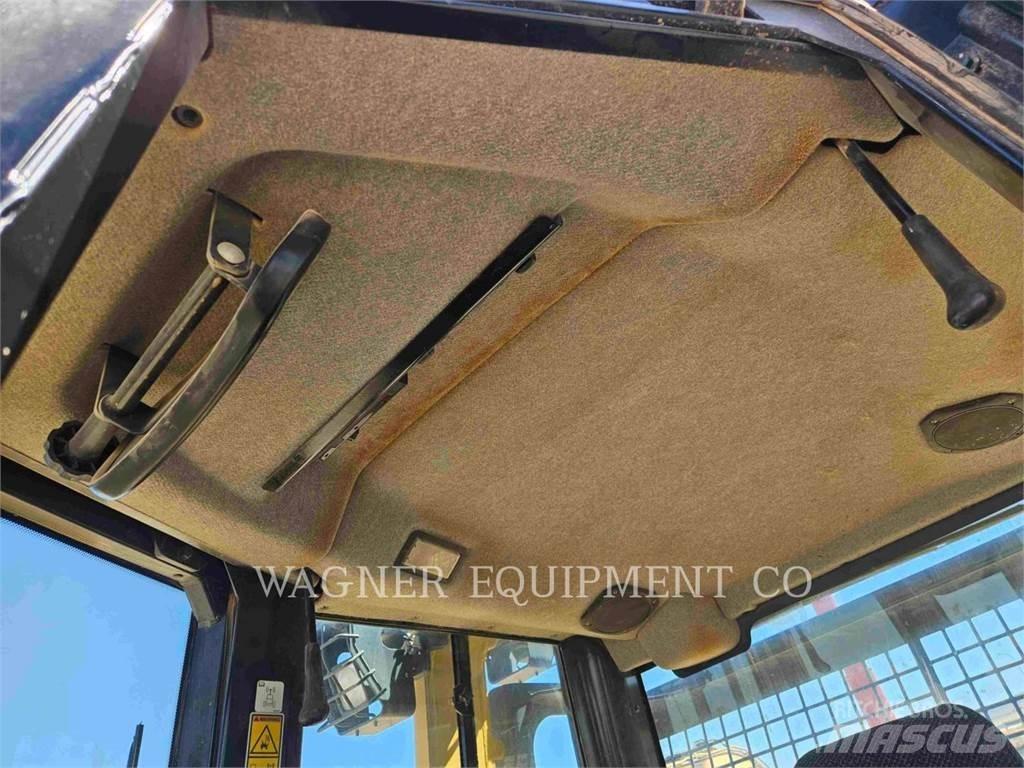 CAT D6N XL Buldozer sobre oruga