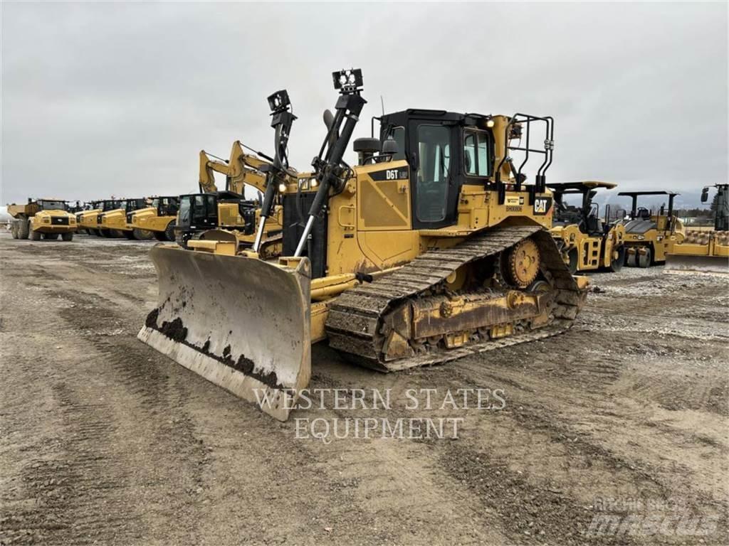 CAT D6T Buldozer sobre oruga