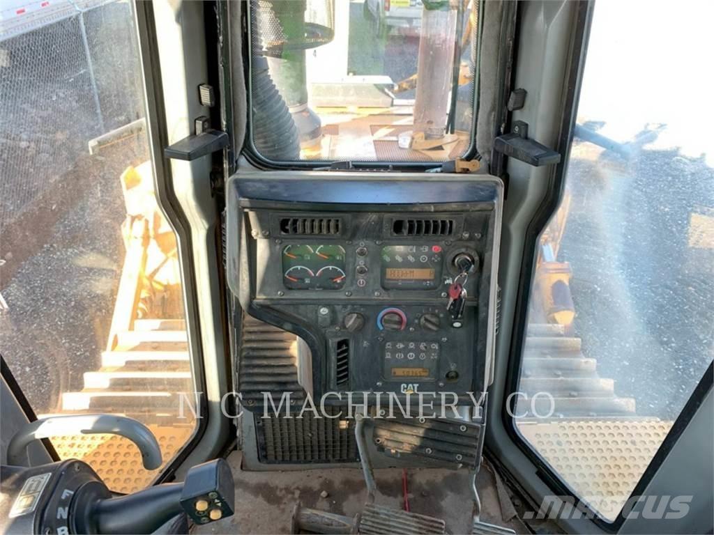 CAT D6T Buldozer sobre oruga