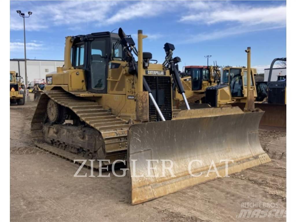 CAT D6T Buldozer sobre oruga