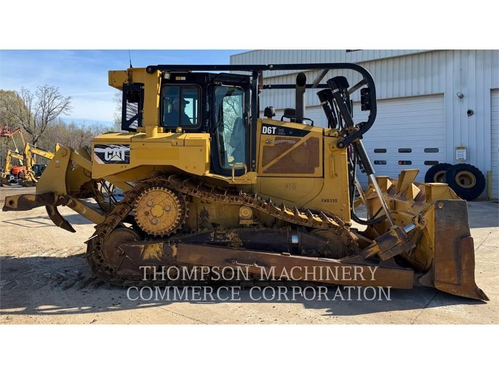 CAT D6T Buldozer sobre oruga