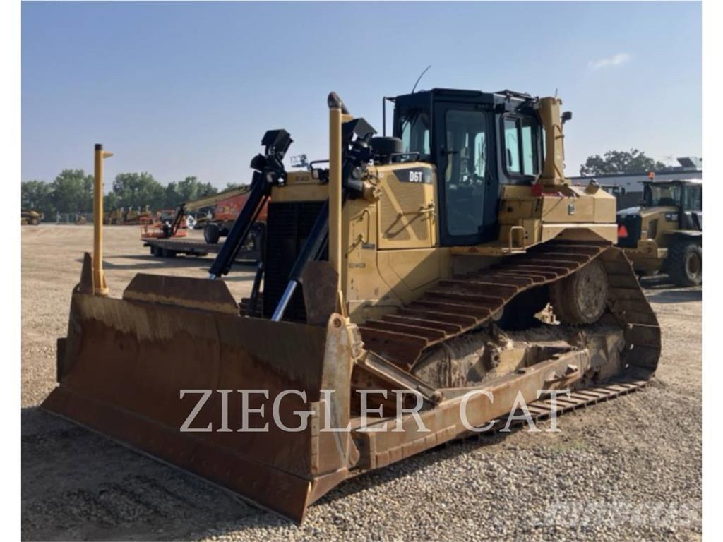 CAT D6T Buldozer sobre oruga