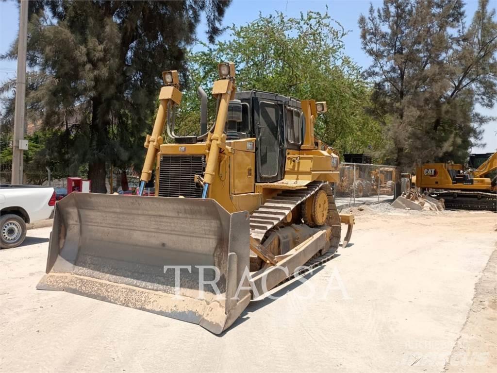 CAT D6T Buldozer sobre oruga