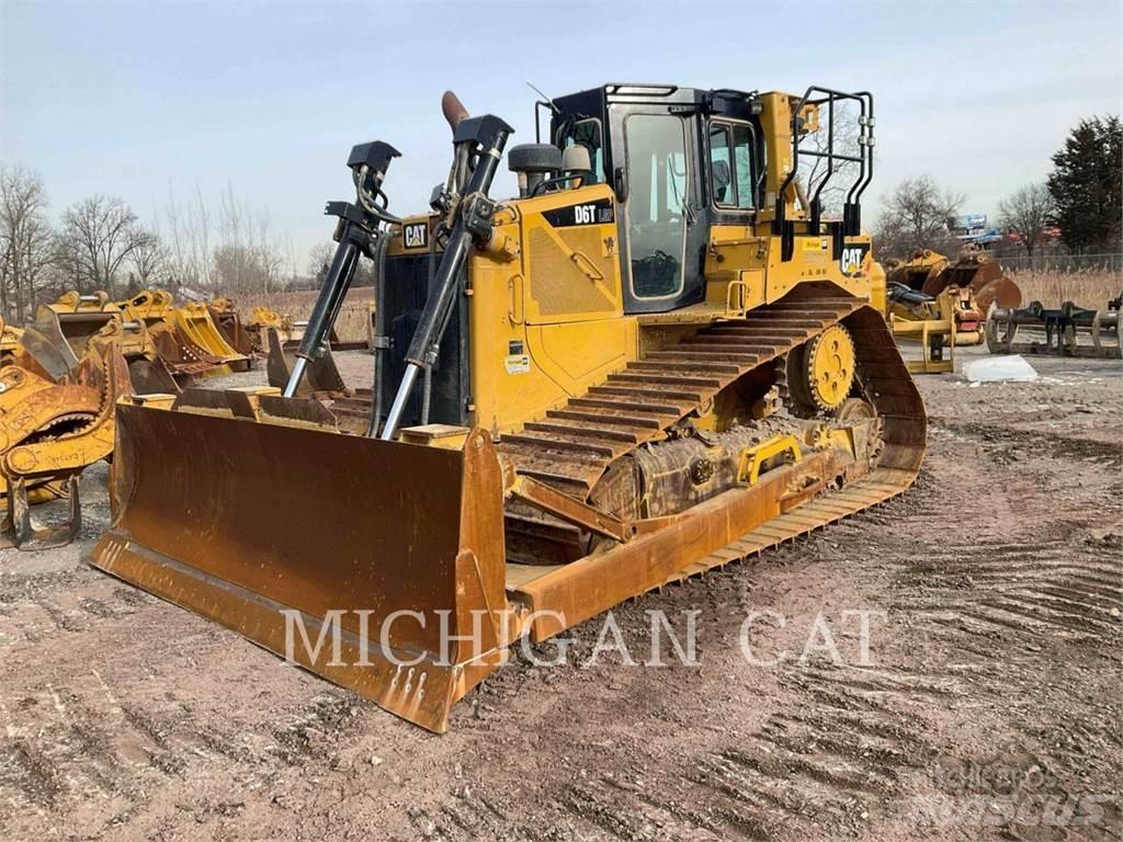 CAT D6T Buldozer sobre oruga