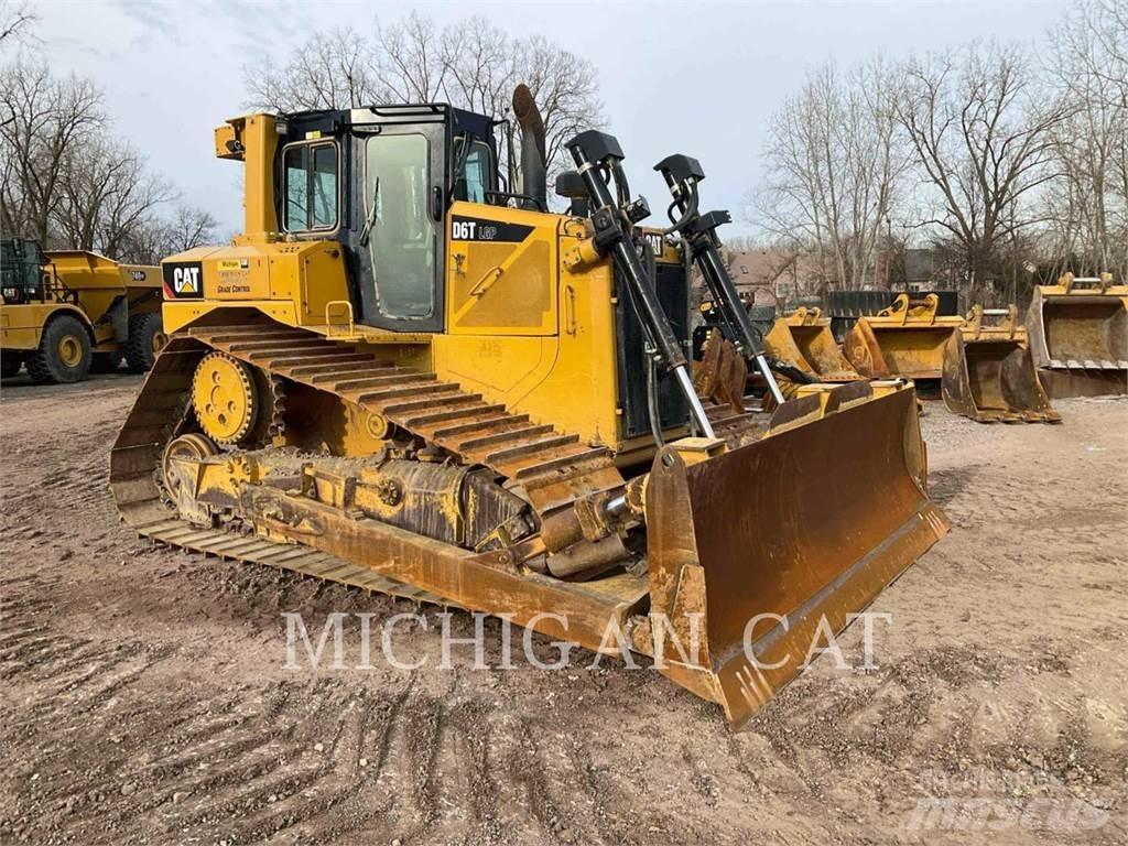 CAT D6T Buldozer sobre oruga