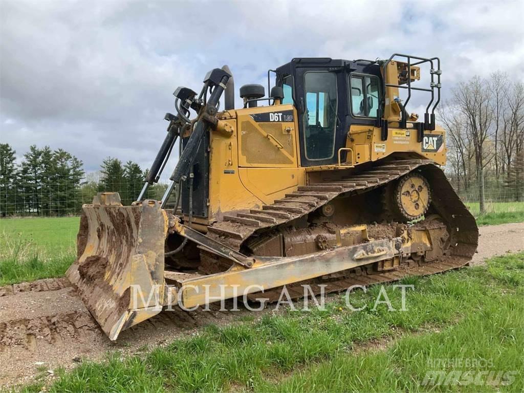CAT D6T Buldozer sobre oruga