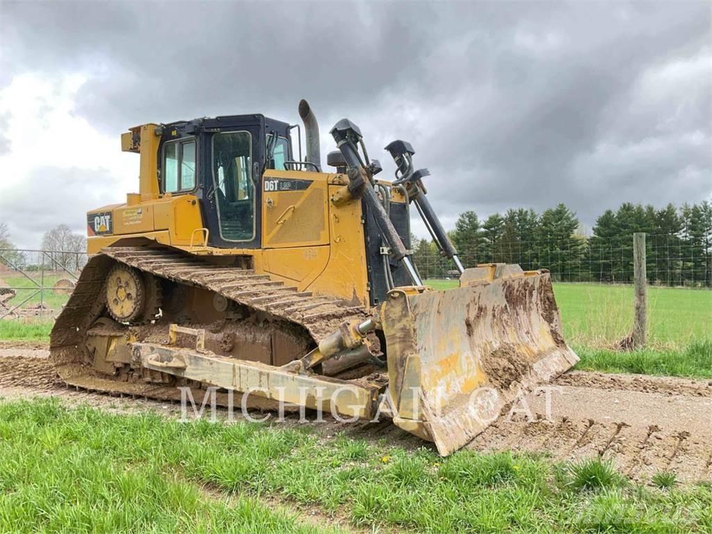 CAT D6T Buldozer sobre oruga
