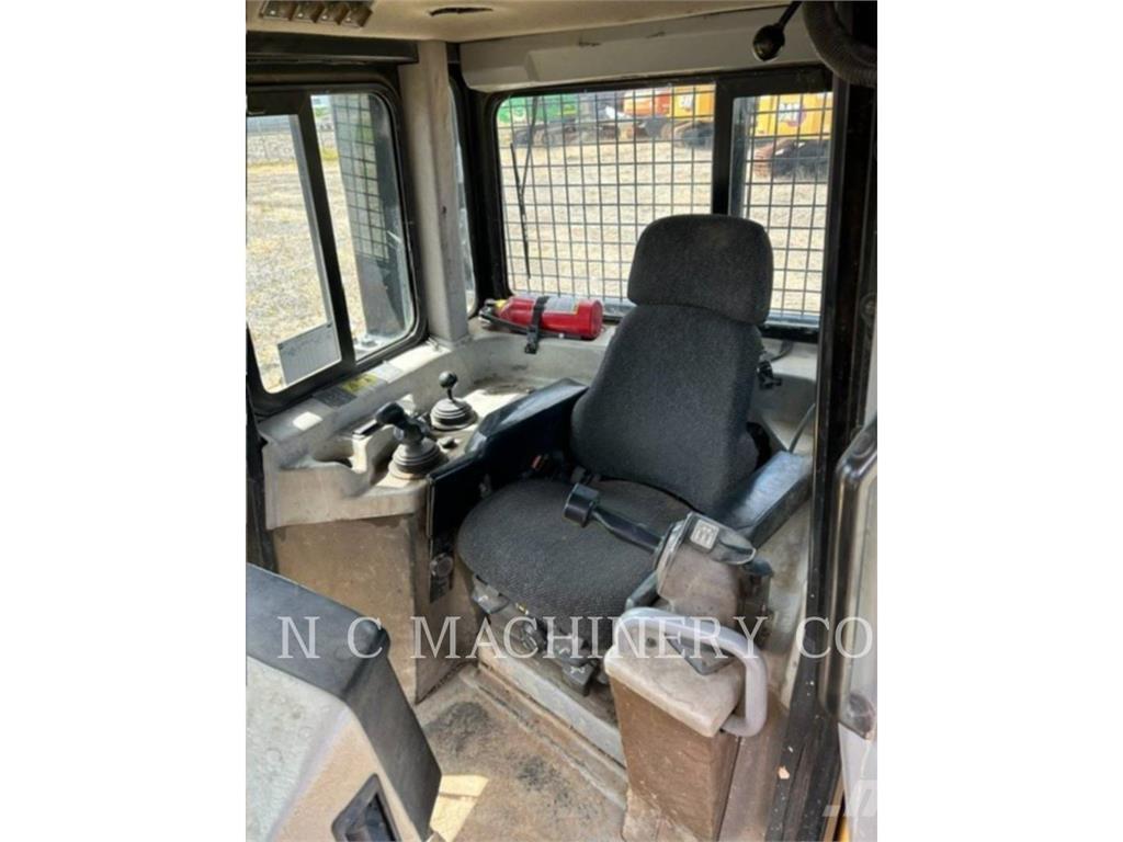 CAT D6T Buldozer sobre oruga