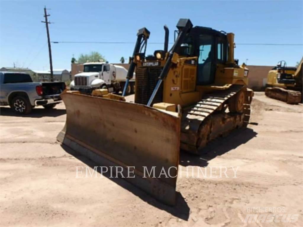 CAT D6T Buldozer sobre oruga