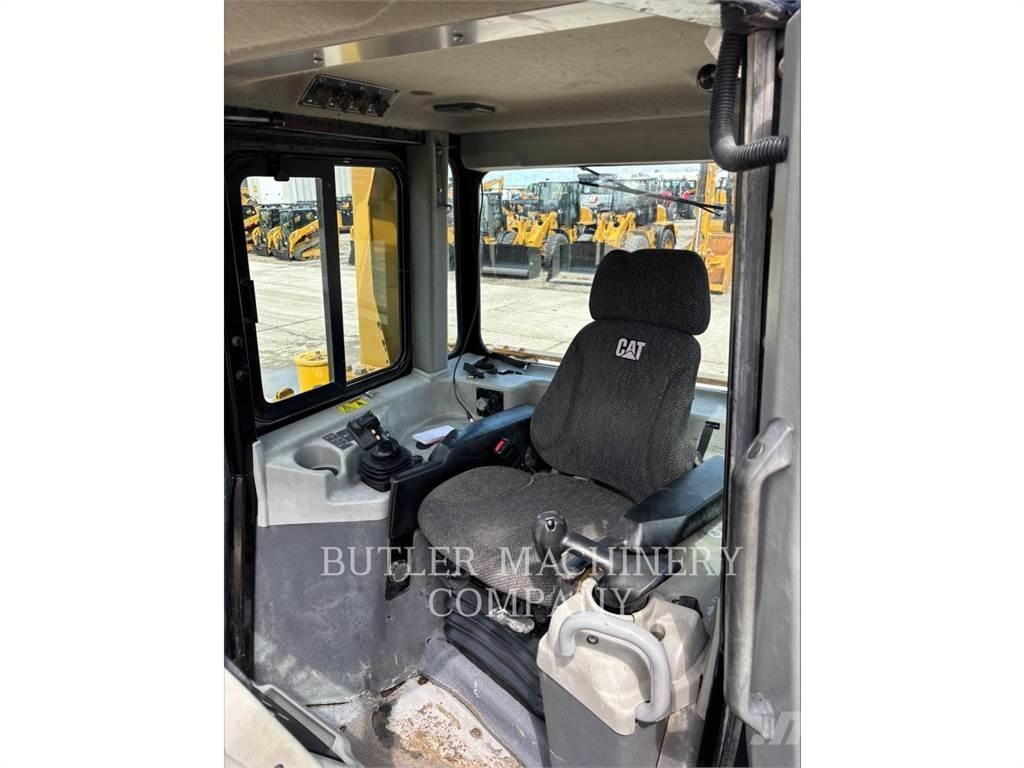CAT D6T Buldozer sobre oruga