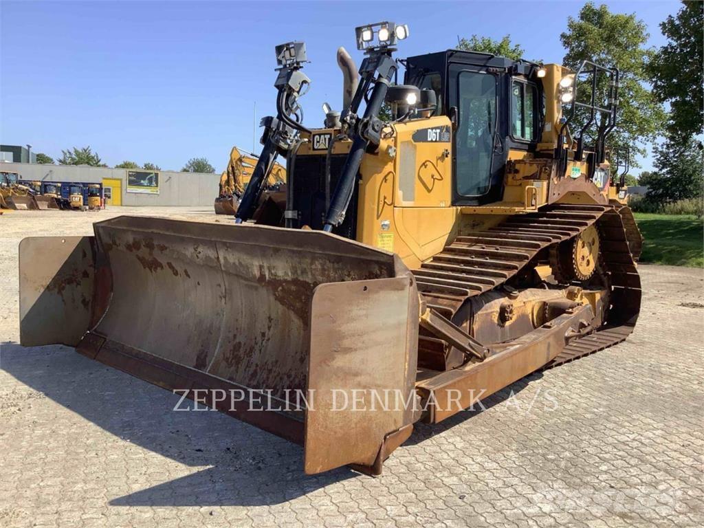 CAT D6T Buldozer sobre oruga