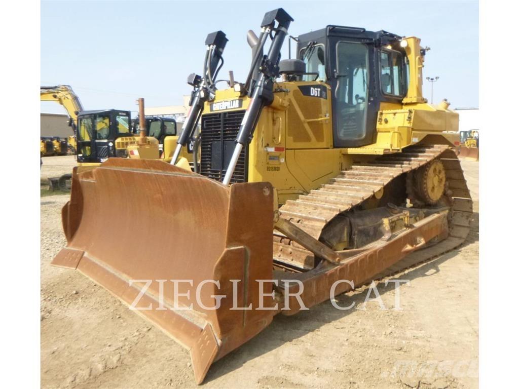 CAT D6T XW Buldozer sobre oruga