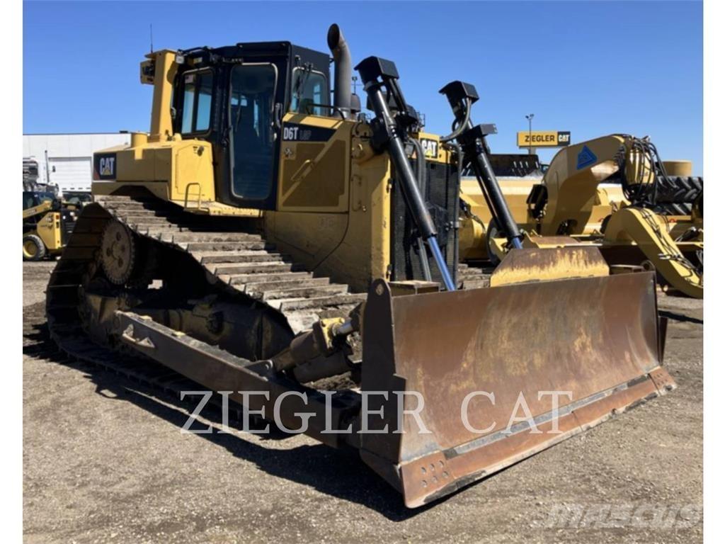 CAT D6T4FLGPA Buldozer sobre oruga