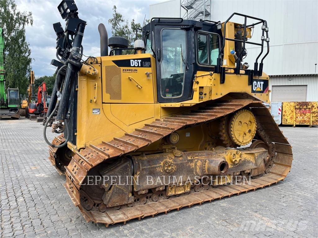 CAT D6TM Buldozer sobre oruga