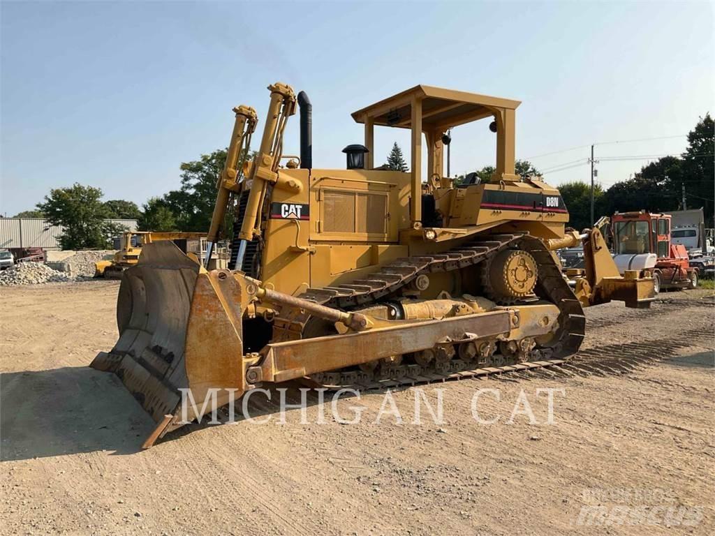 CAT D8N Buldozer sobre oruga
