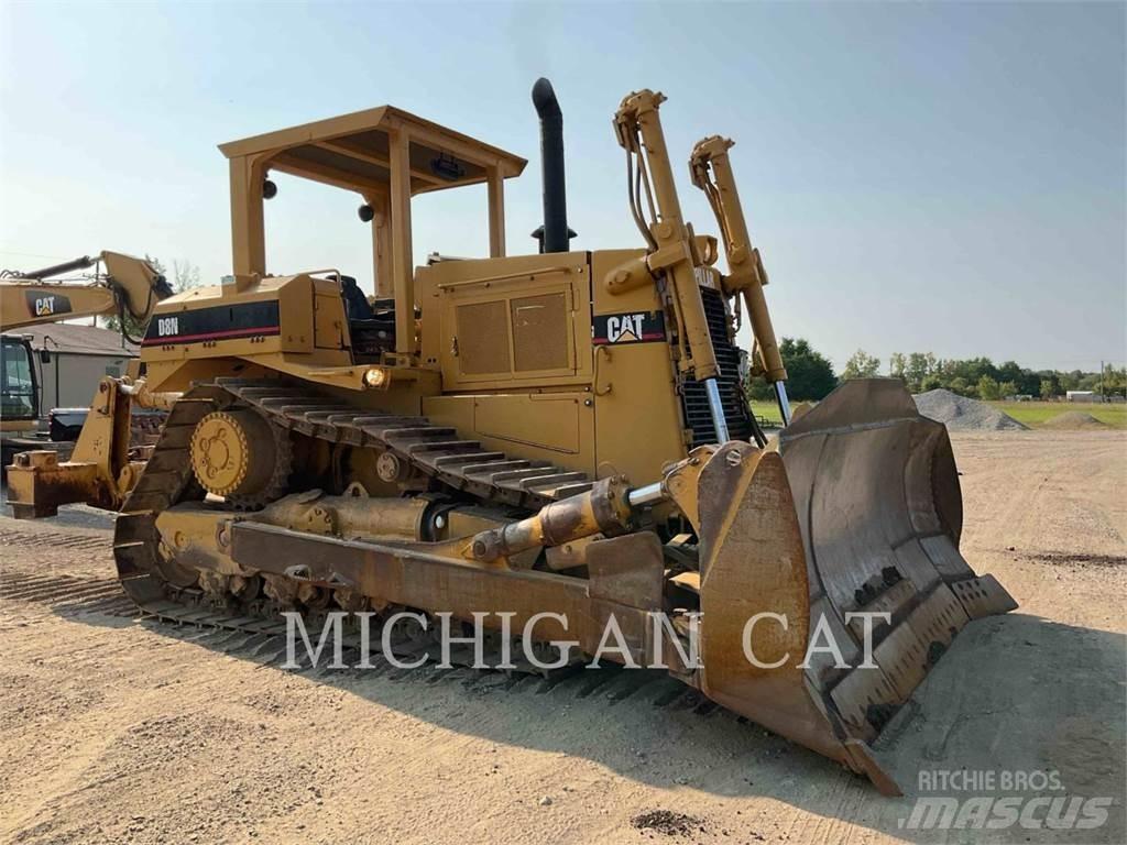 CAT D8N Buldozer sobre oruga