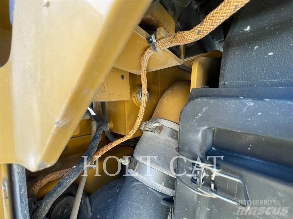 CAT D8T Buldozer sobre oruga