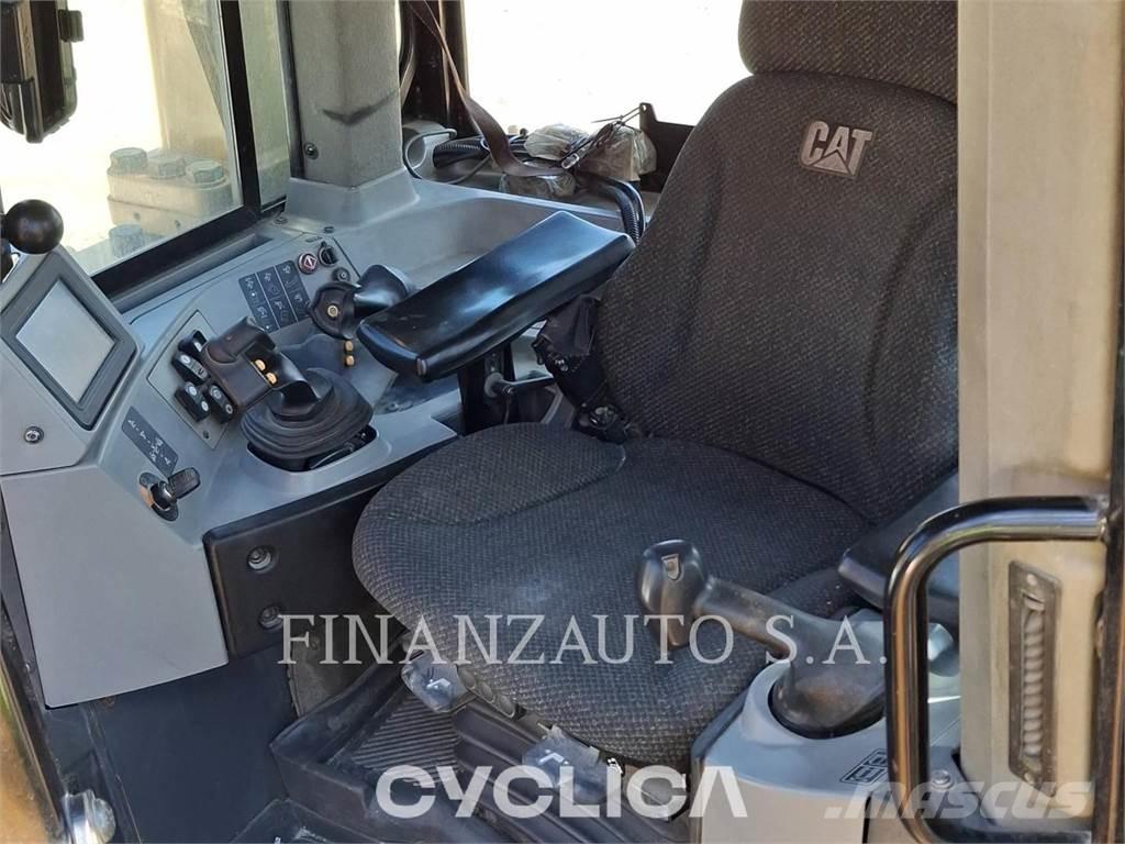 CAT D8T Buldozer sobre oruga