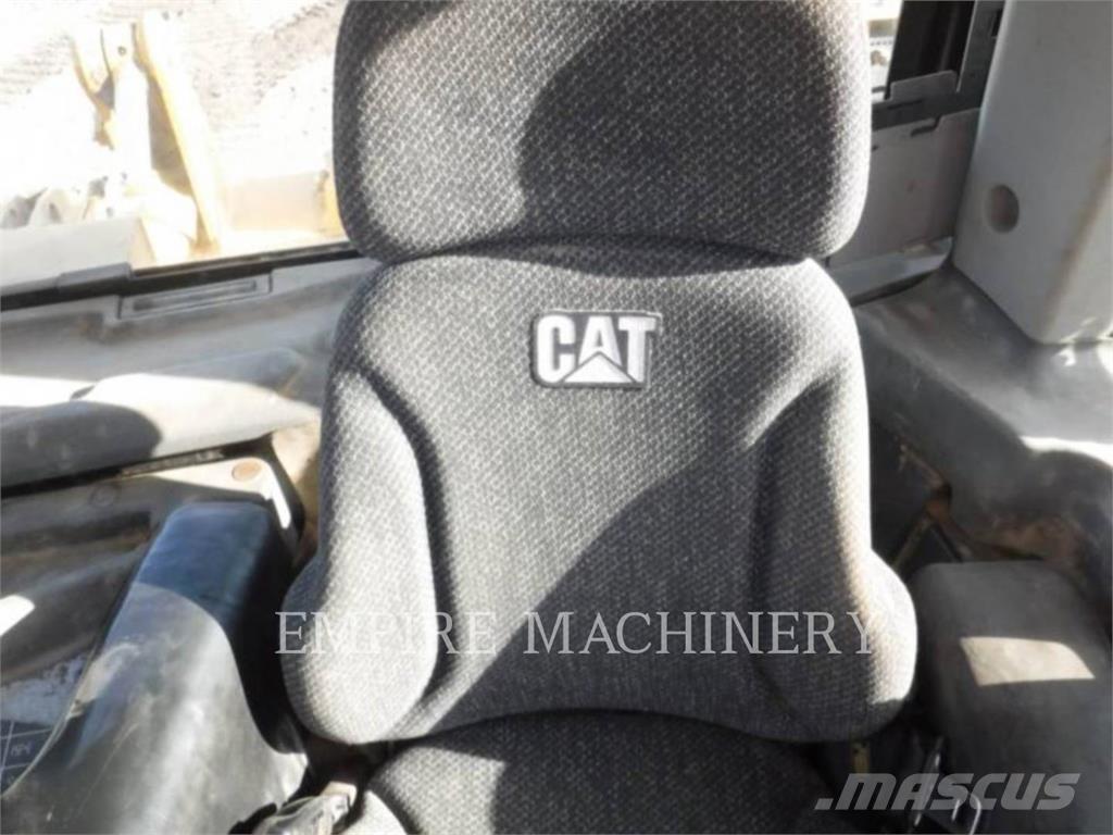 CAT D8T Buldozer sobre oruga