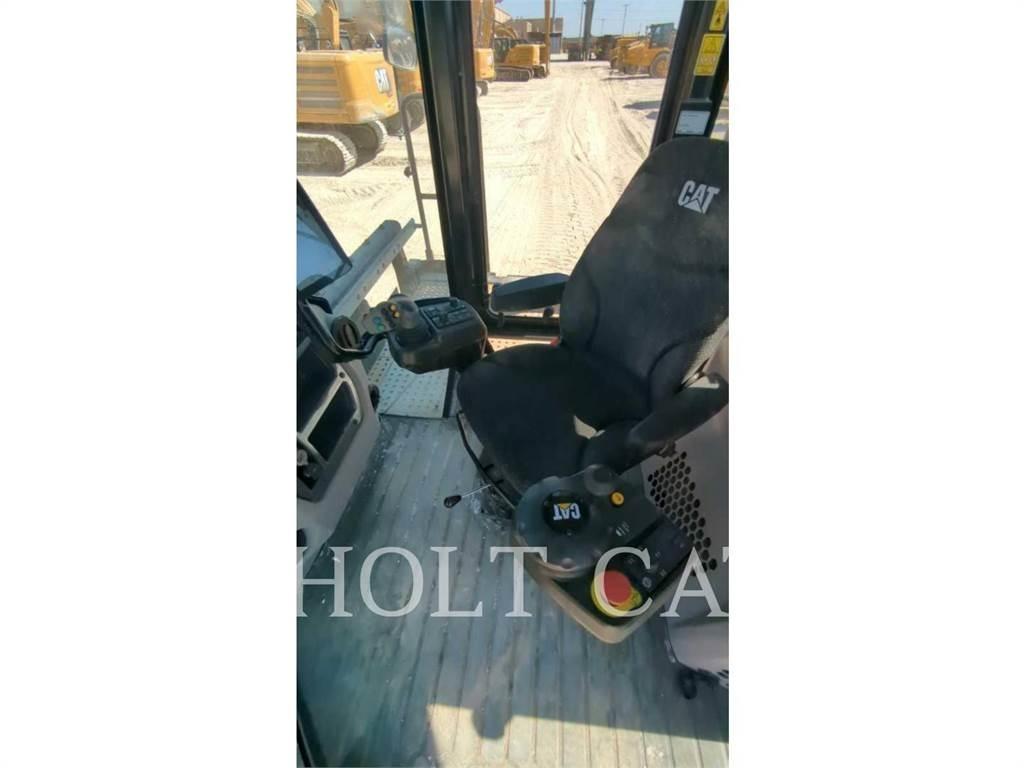 CAT RM400 CAB Equipos para la estabilización de suelos y reciclaje de asfalto