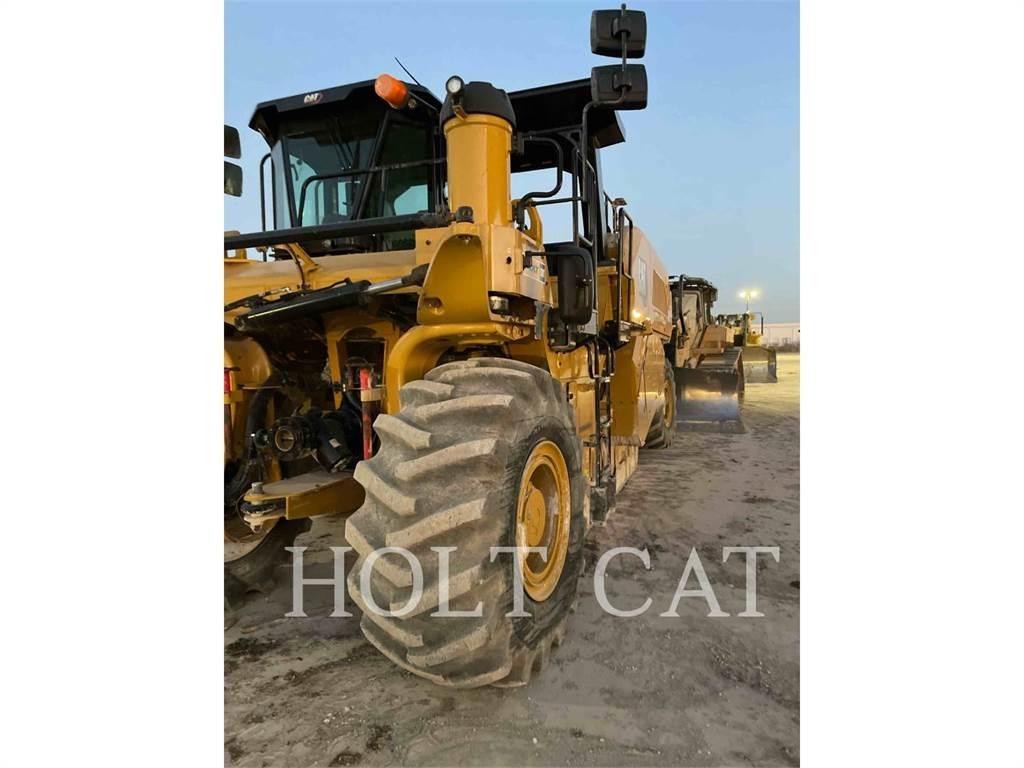 CAT RM800 Equipos para la estabilización de suelos y reciclaje de asfalto