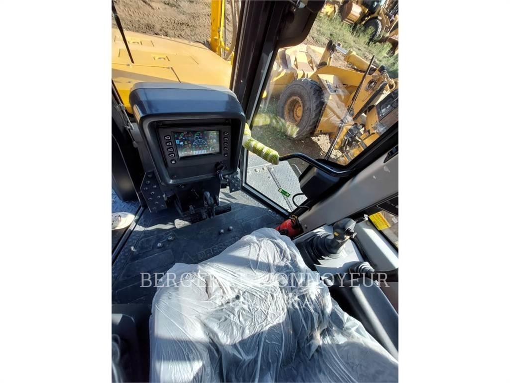 CAT TD-15M Buldozer sobre oruga