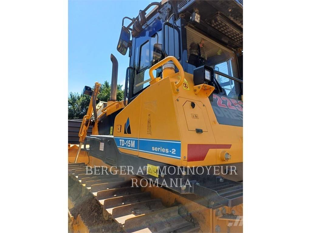 CAT TD-15M Buldozer sobre oruga